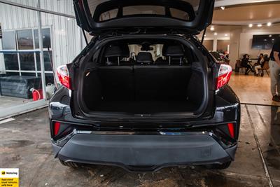 2017 Toyota C-HR - Thumbnail