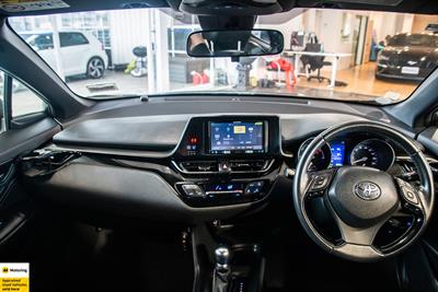 2017 Toyota C-HR - Thumbnail
