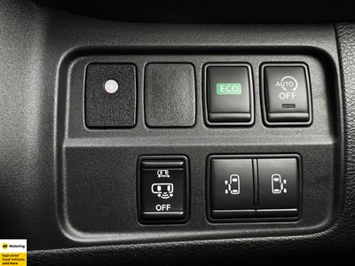 2017 Nissan Serena - Thumbnail