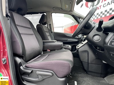 2017 Nissan Serena - Thumbnail