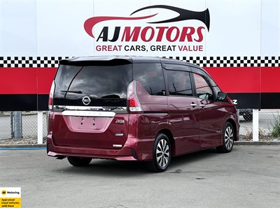 2017 Nissan Serena - Thumbnail