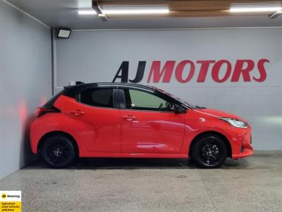 2020 Toyota Yaris - Thumbnail