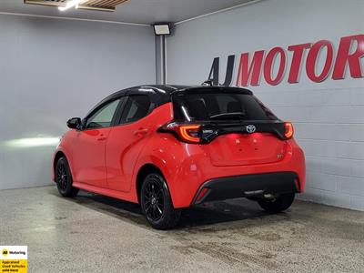 2020 Toyota Yaris - Thumbnail