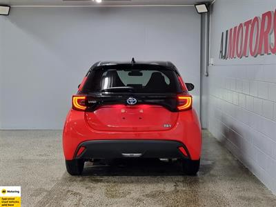 2020 Toyota Yaris - Thumbnail