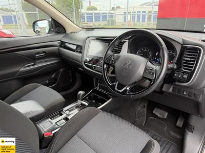 2022 Mitsubishi Outlander - Thumbnail