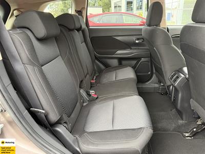 2022 Mitsubishi Outlander - Thumbnail