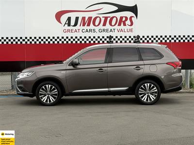 2022 Mitsubishi Outlander - Thumbnail