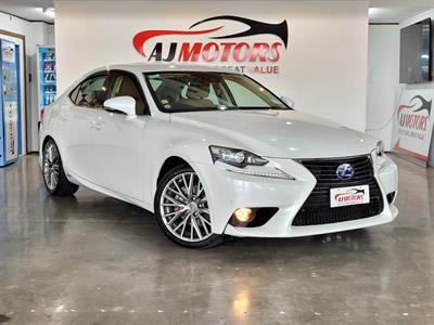 2013 Lexus IS 300h - Thumbnail