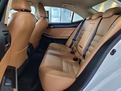 2013 Lexus IS 300h - Thumbnail