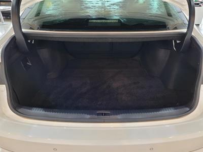 2013 Lexus IS 300h - Thumbnail