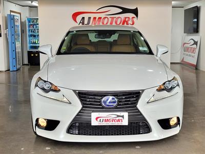 2013 Lexus IS 300h - Thumbnail
