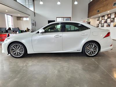 2013 Lexus IS 300h - Thumbnail
