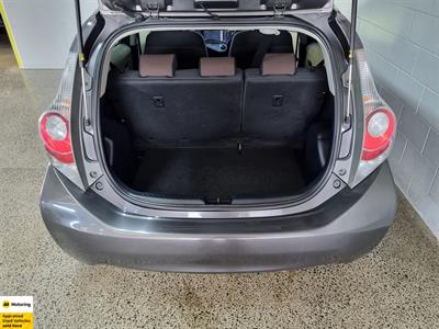 2013 Toyota Aqua - Thumbnail