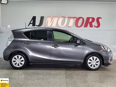 2013 Toyota Aqua - Thumbnail