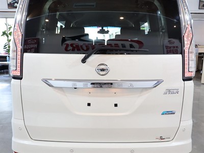 2015 Nissan Serena - Thumbnail