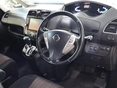 2015 Nissan Serena - Thumbnail
