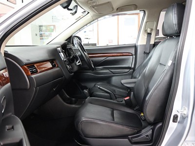 2013 Mitsubishi Outlander - Thumbnail