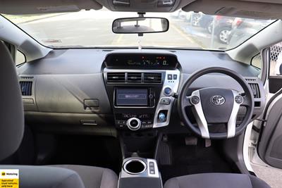 2012 Toyota Prius Alpha - Thumbnail
