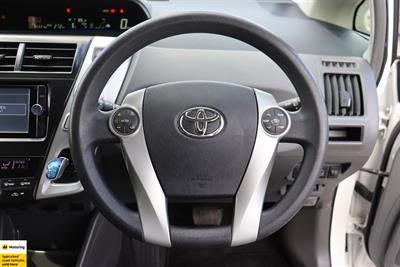 2012 Toyota Prius Alpha - Thumbnail