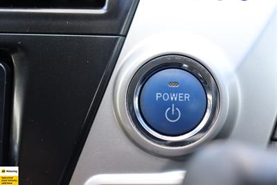 2012 Toyota Prius Alpha - Thumbnail