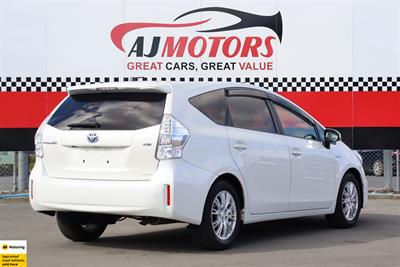 2012 Toyota Prius Alpha - Thumbnail