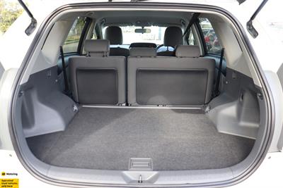 2012 Toyota Prius Alpha - Thumbnail