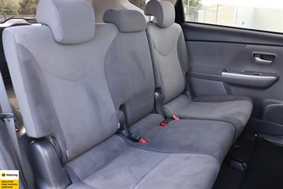 2012 Toyota Prius Alpha - Thumbnail