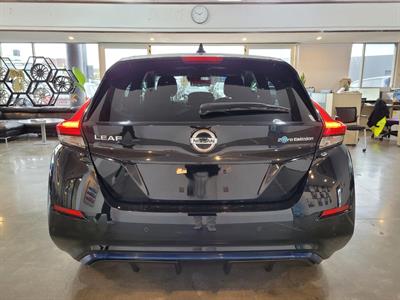 2020 Nissan Leaf - Thumbnail