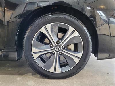 2020 Nissan Leaf - Thumbnail