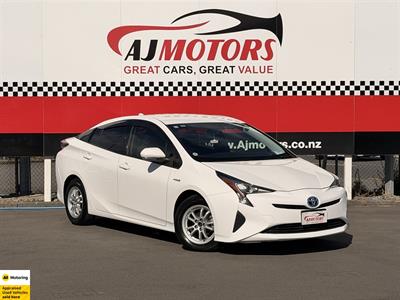 2016 Toyota Prius - Thumbnail