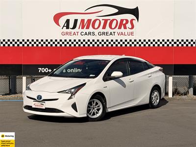 2016 Toyota Prius - Thumbnail