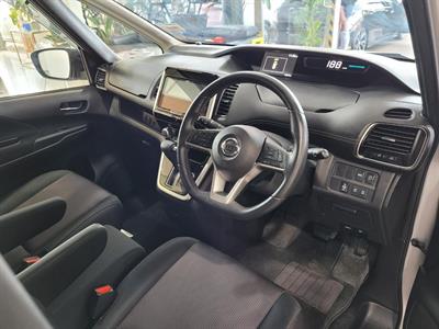 2016 Nissan Serena - Thumbnail