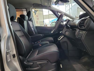 2016 Nissan Serena - Thumbnail