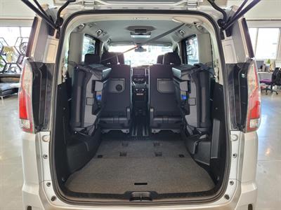2016 Nissan Serena - Thumbnail