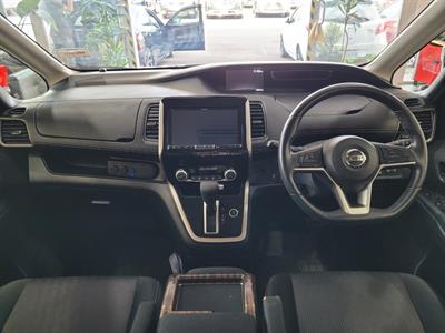 2016 Nissan Serena - Thumbnail