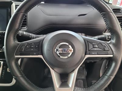 2016 Nissan Serena - Thumbnail