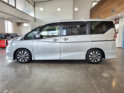 2016 Nissan Serena - Thumbnail