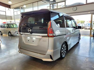 2016 Nissan Serena - Thumbnail