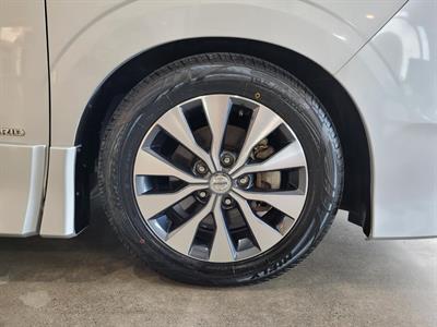 2016 Nissan Serena - Thumbnail