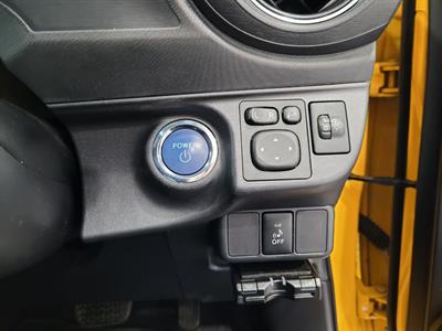 2014 Toyota Aqua - Thumbnail