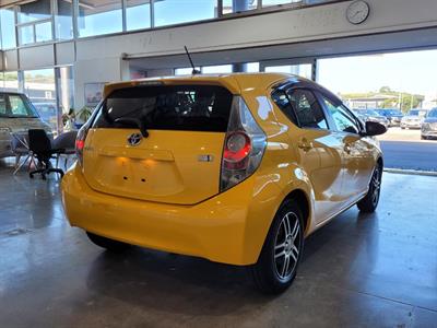 2014 Toyota Aqua - Thumbnail