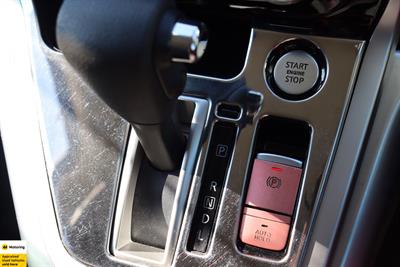 2018 Nissan Serena - Thumbnail