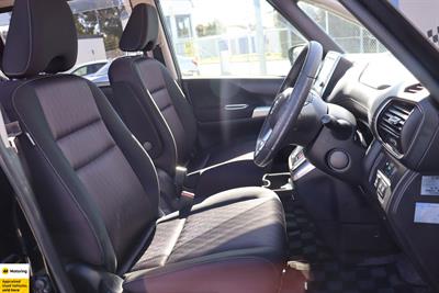 2018 Nissan Serena - Thumbnail