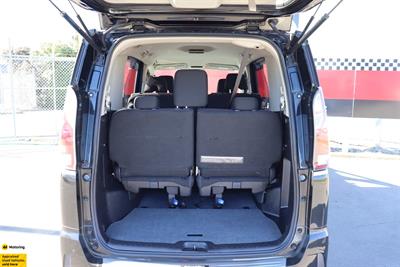2018 Nissan Serena - Thumbnail