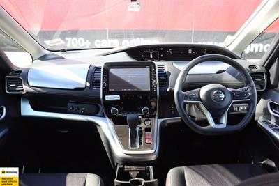 2018 Nissan Serena - Thumbnail