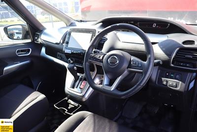 2018 Nissan Serena - Thumbnail