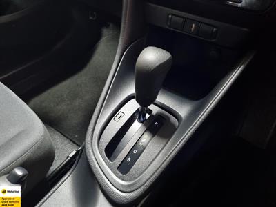 2020 Toyota Yaris - Thumbnail
