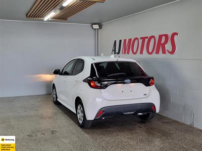 2020 Toyota Yaris - Thumbnail