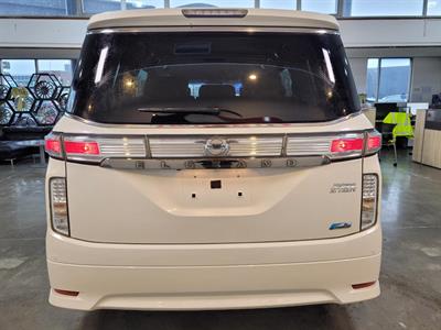 2012 Nissan Elgrand - Thumbnail