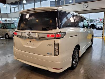 2012 Nissan Elgrand - Thumbnail